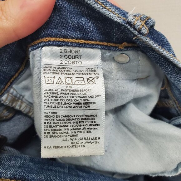 Old Navy Women's Medium Wash Distressed Denin Curvy Straight Jeans Size 2 Short‎ - Picture 3 of 4